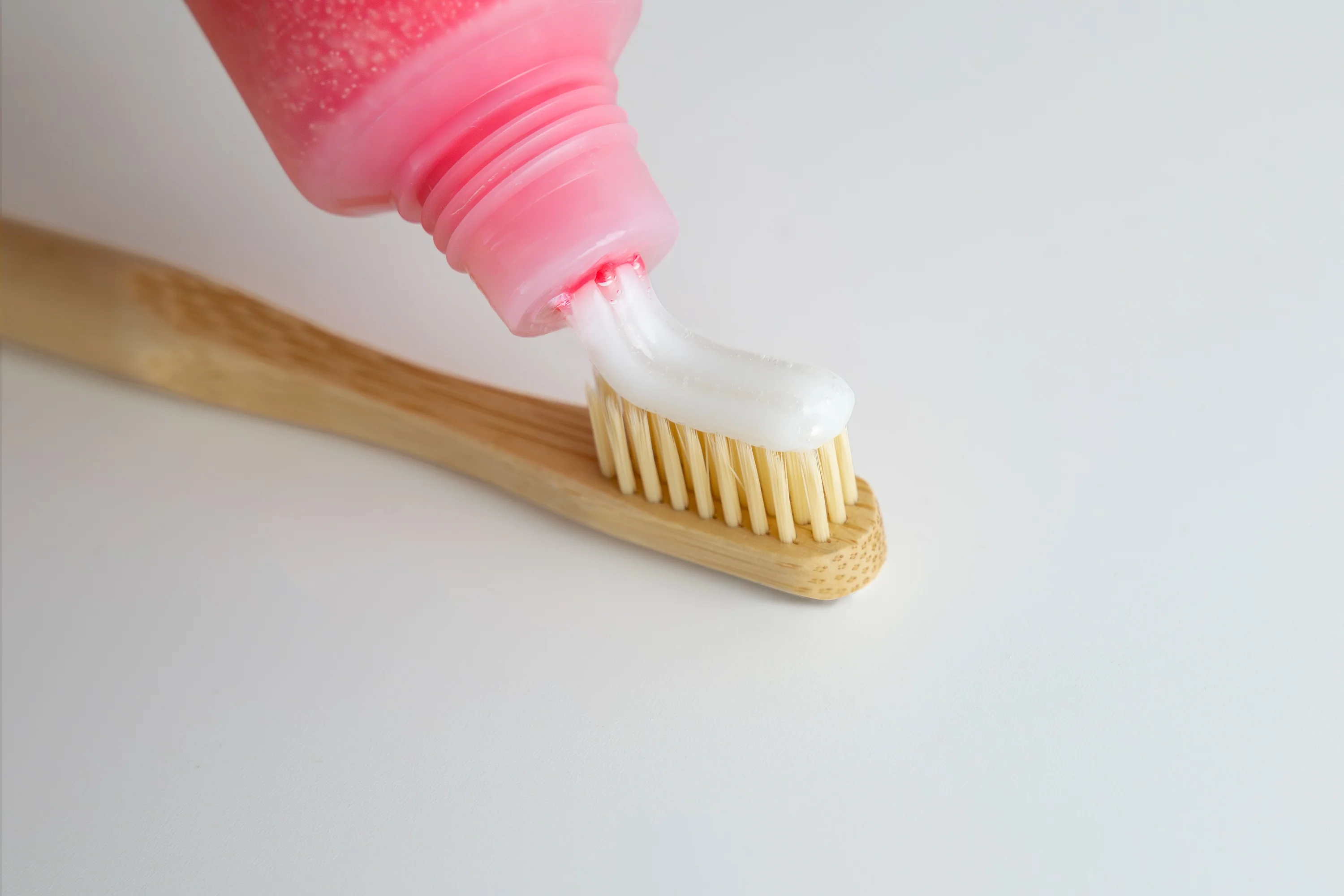 Optimum Ultimate Finish Whitening Toothpaste - Image 5